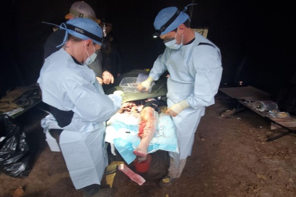 Special Forces Medical Sergeants perform a temporary vascular shunt during hte Regional Support Medic Course Photo Credit Paul Loos 2019